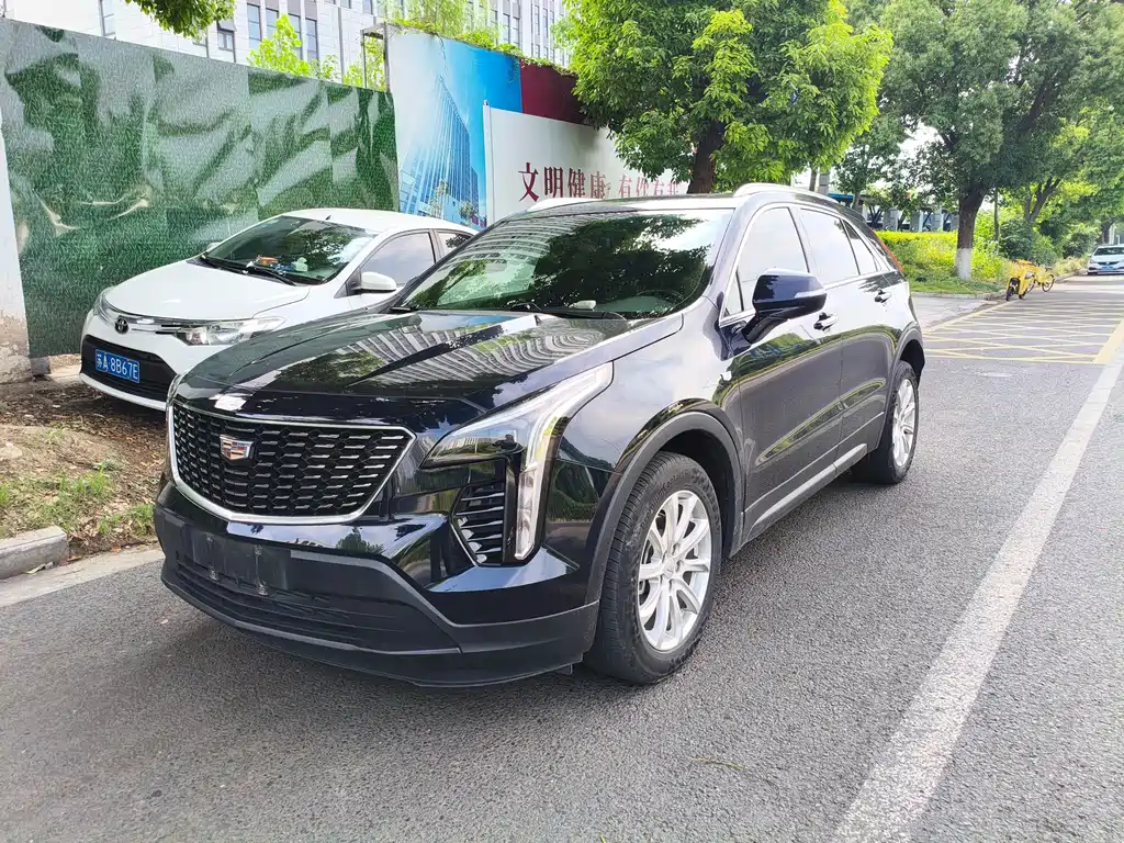 Купить Cadillac XT4