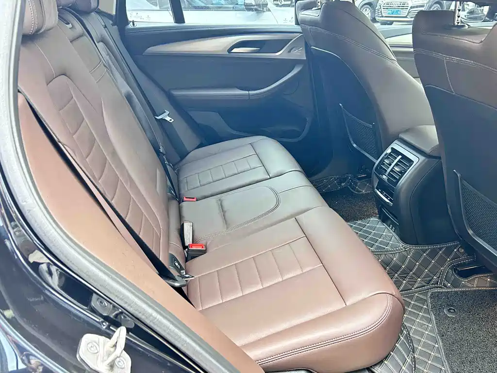 BMW iX3 — миниатюра 7