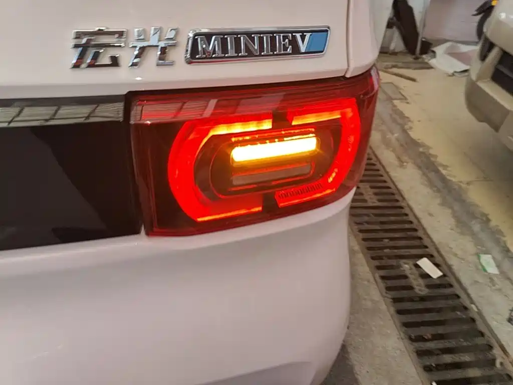 Wuling MINIEV — миниатюра 8