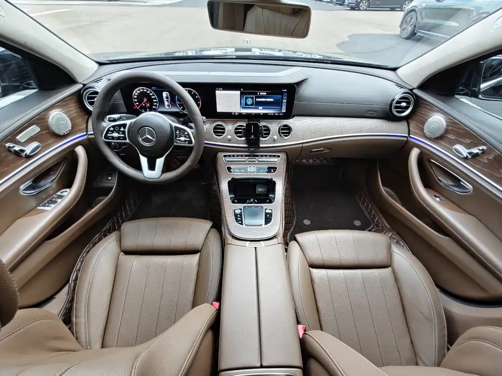 Mercedes-Benz E-Class — миниатюра 6