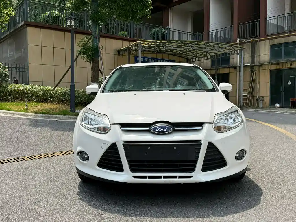 Ford Focus 2012 1.6L AT