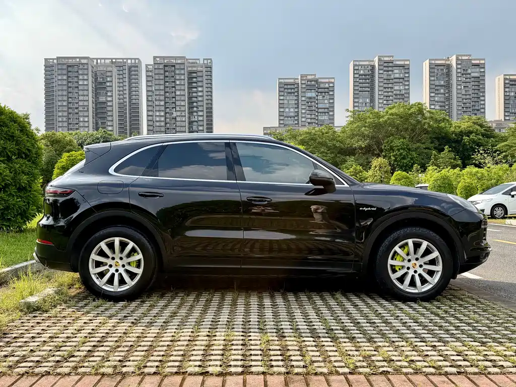 Porsche Cayenne Hybrid — миниатюра 4