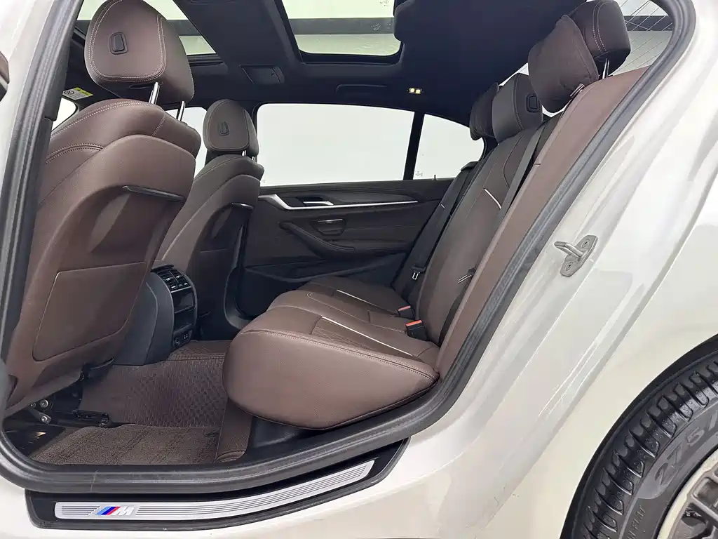 BMW 5 Series — миниатюра 5
