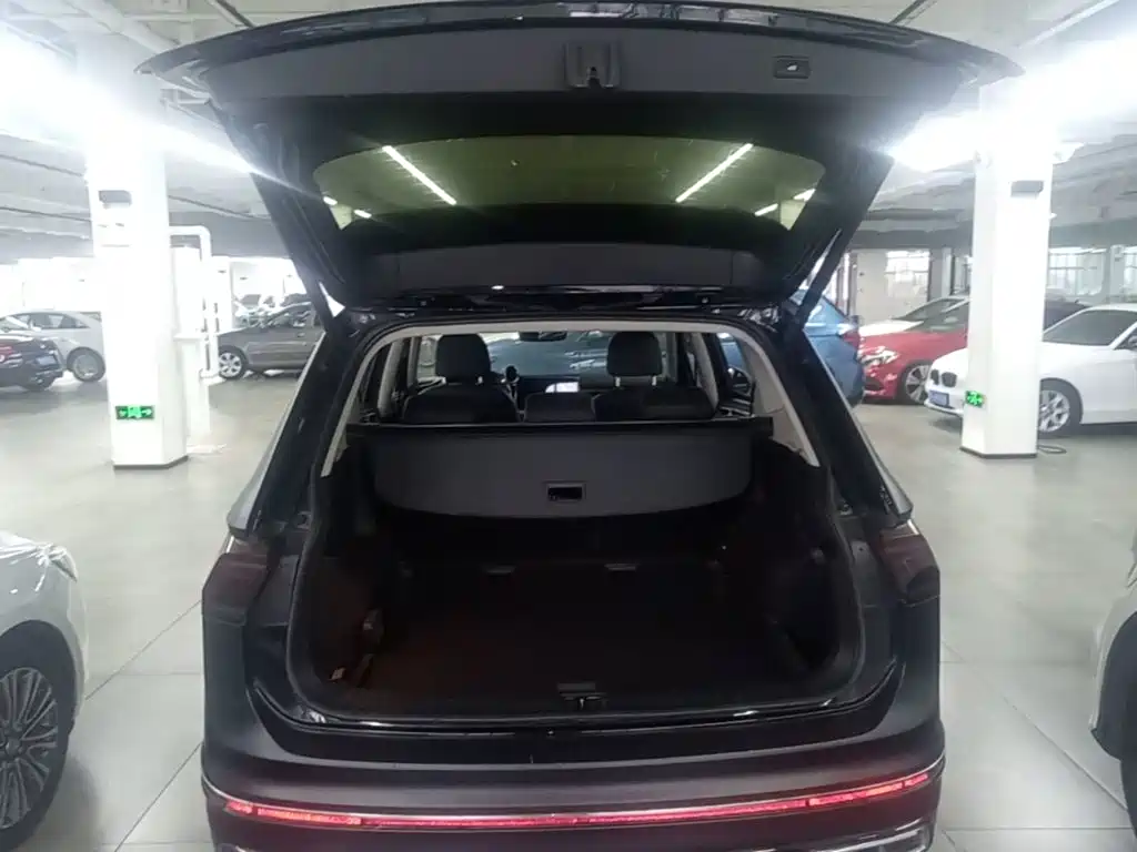Volkswagen Tiguan L — миниатюра 19