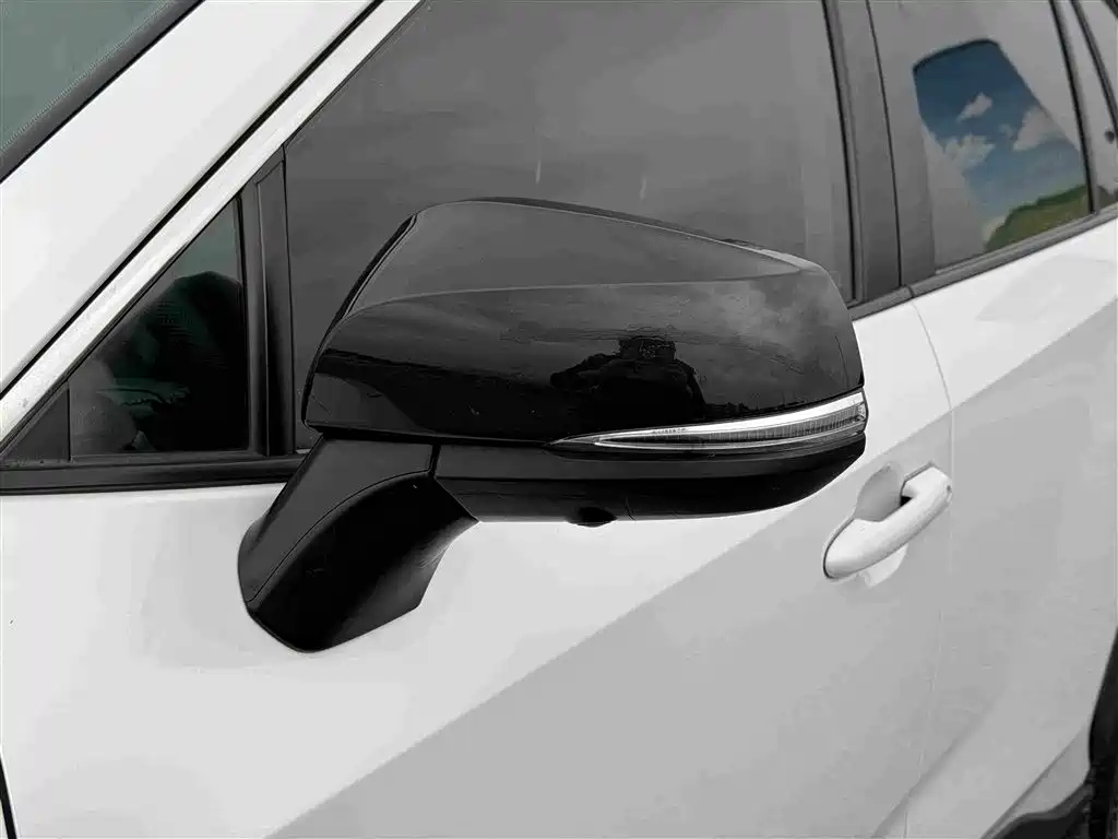 Toyota RAV4 — миниатюра 15
