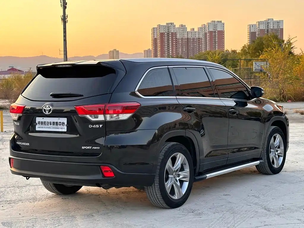 TOYOTA HIGHLANDER