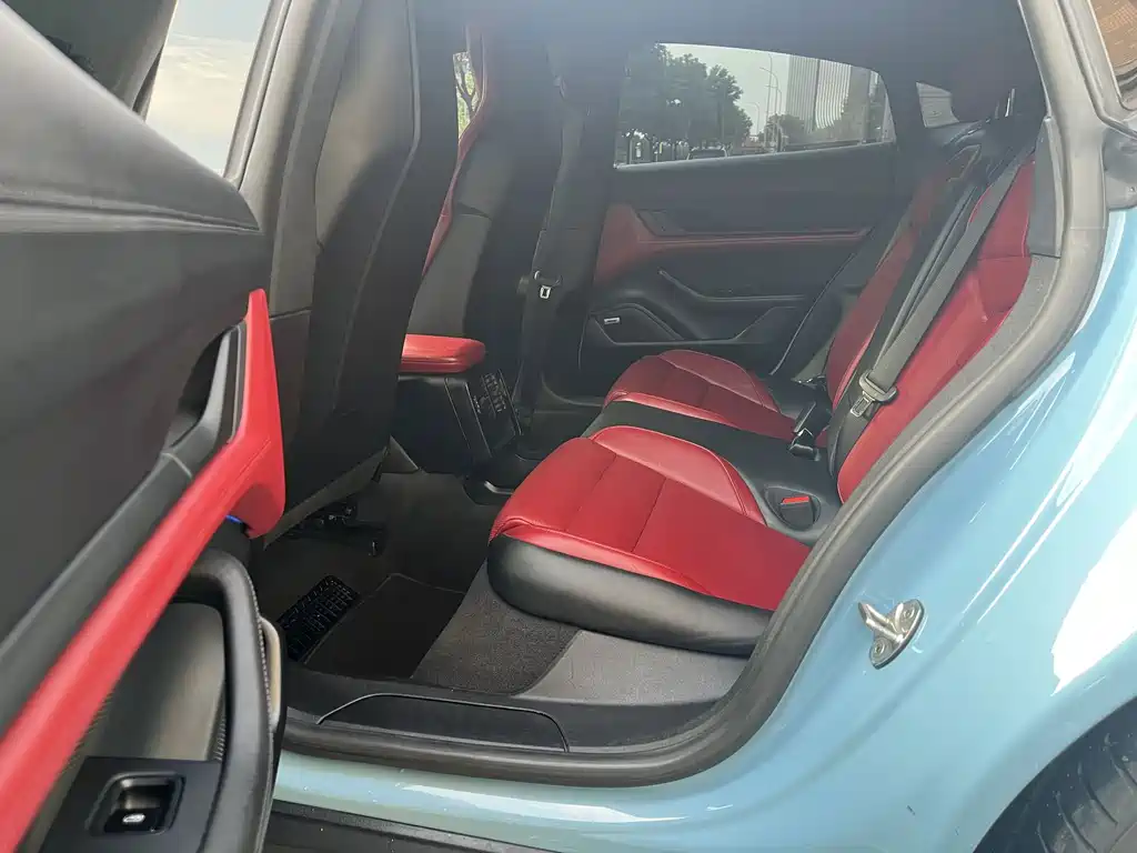 Porsche Taycan — миниатюра 13