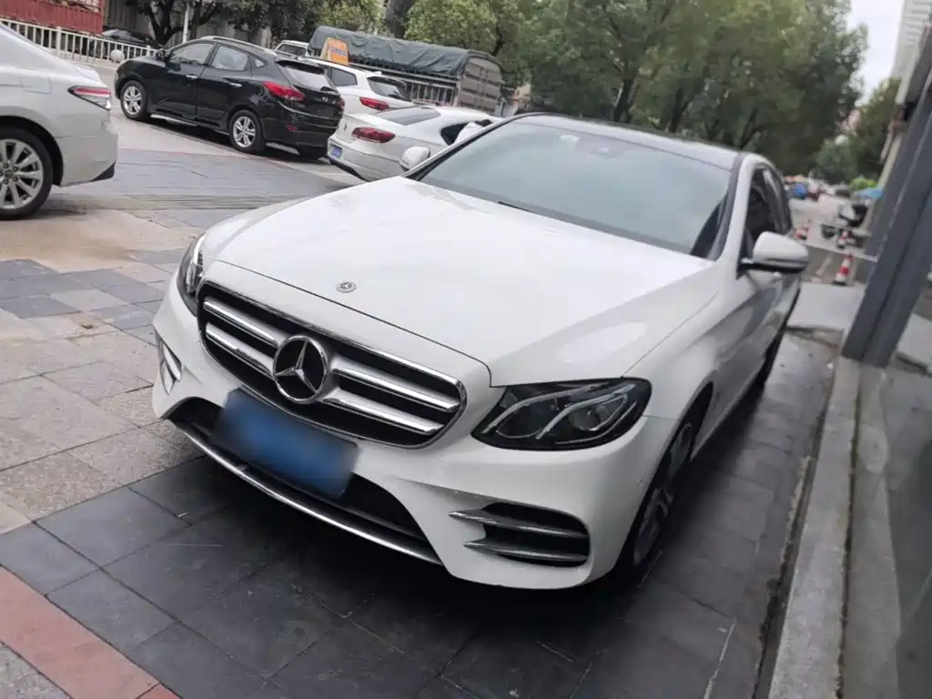 Mercedes-Benz E-Class — миниатюра 2