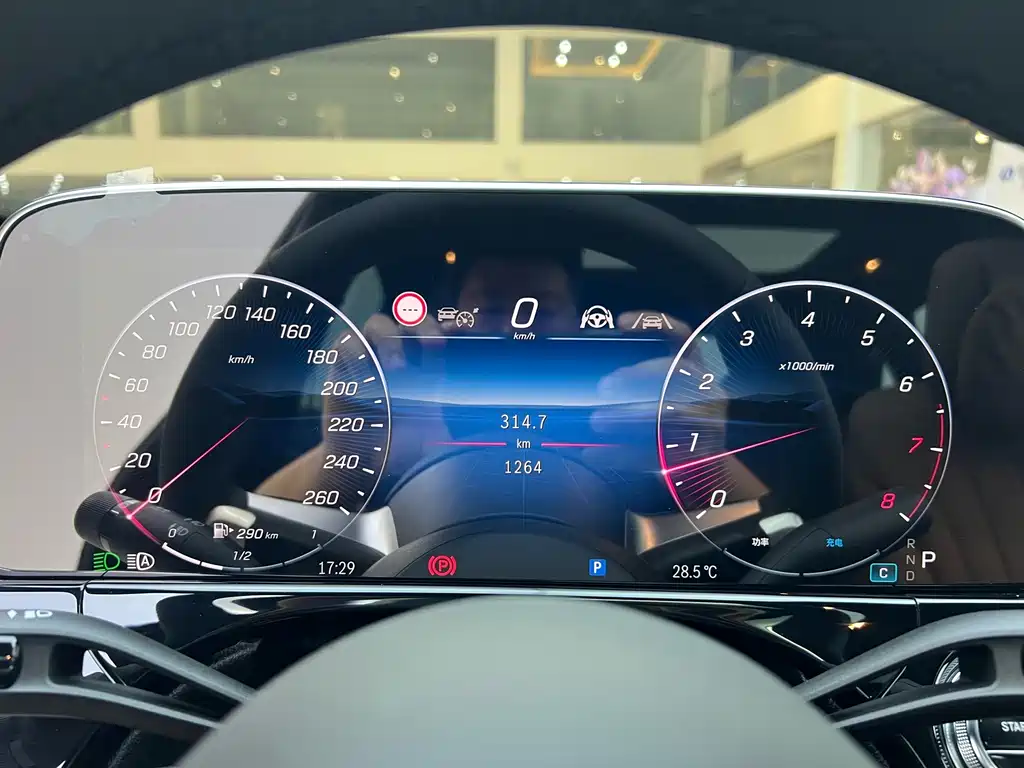 Mercedes-Benz E-Class — миниатюра 11