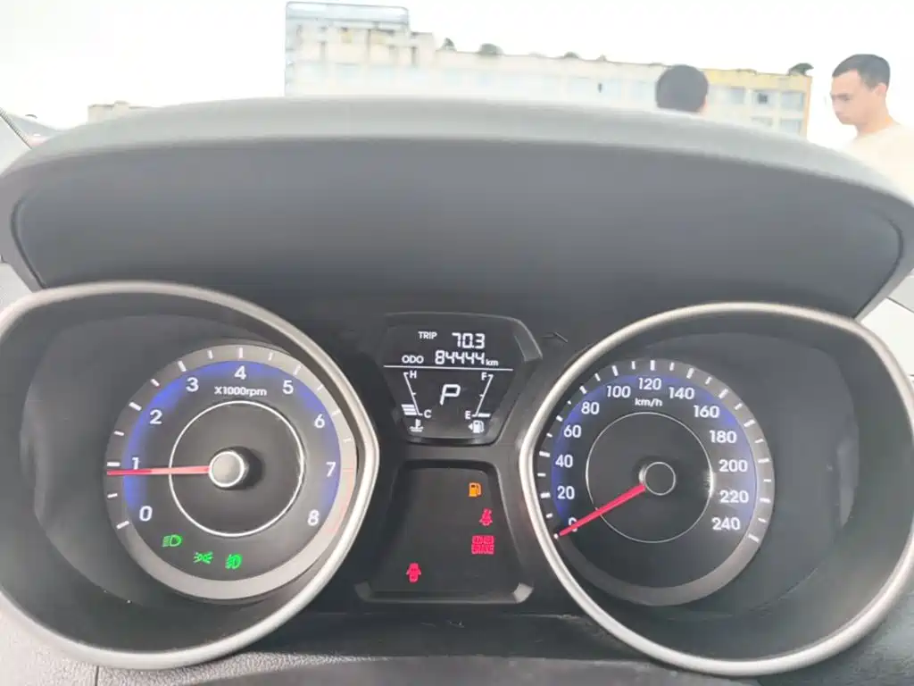 Hyundai Elantra Langdong — миниатюра 12