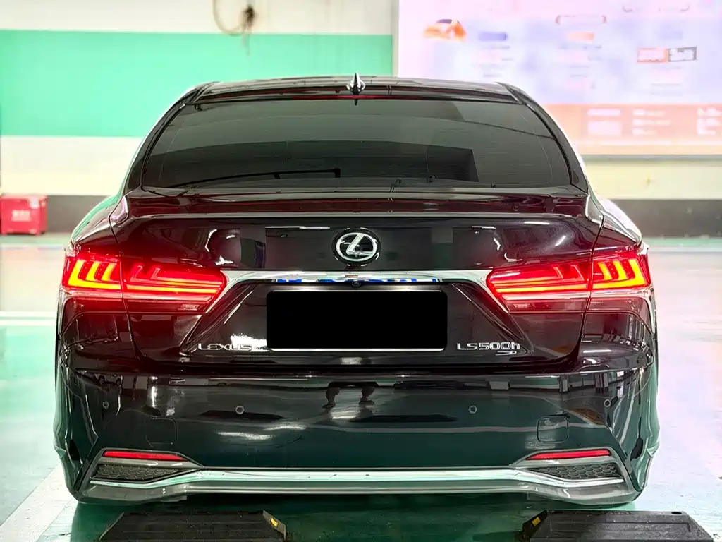 Lexus LS — миниатюра 7
