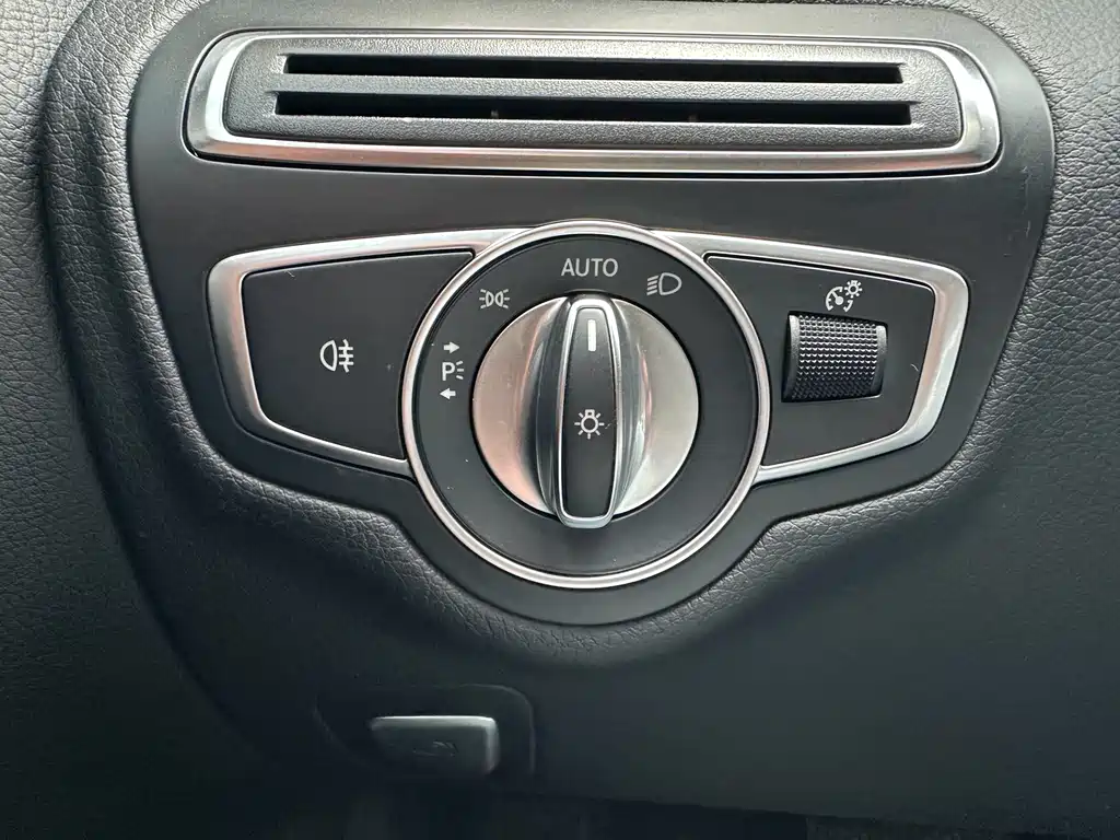 Mercedes-Benz C-Class — миниатюра 17