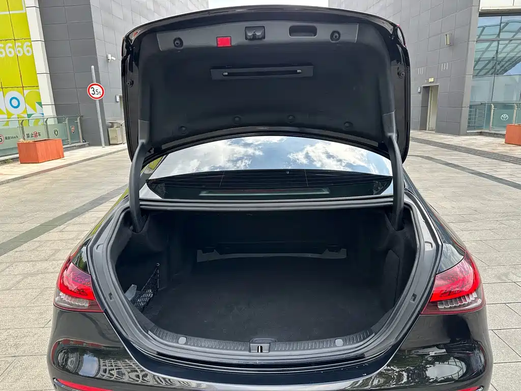 Mercedes-Benz E-Class — миниатюра 26