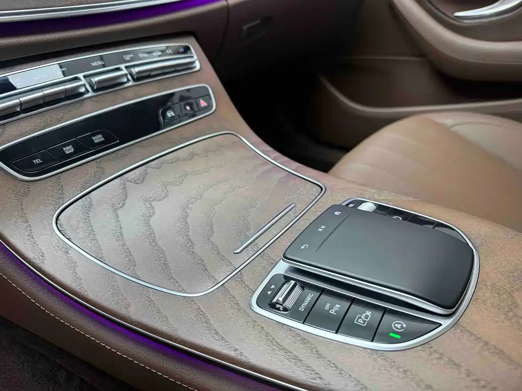 Mercedes-Benz E-Class — миниатюра 9