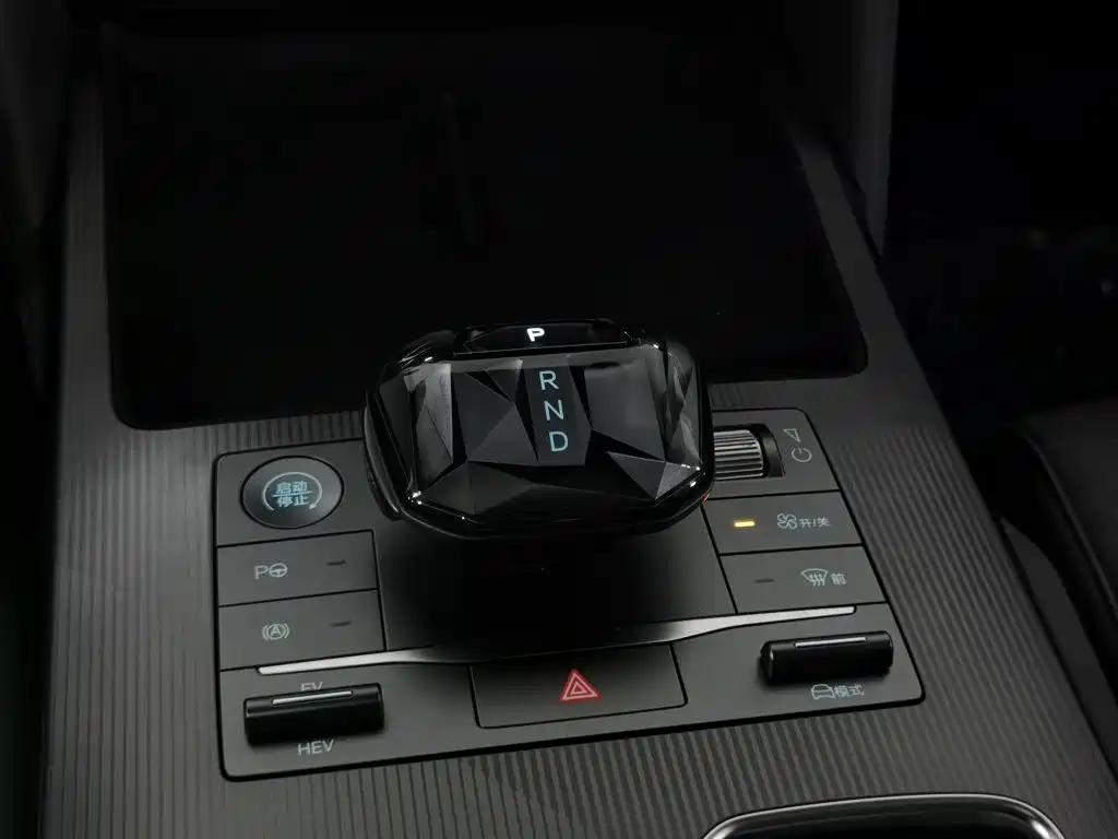 BYD L DM-i — миниатюра 13