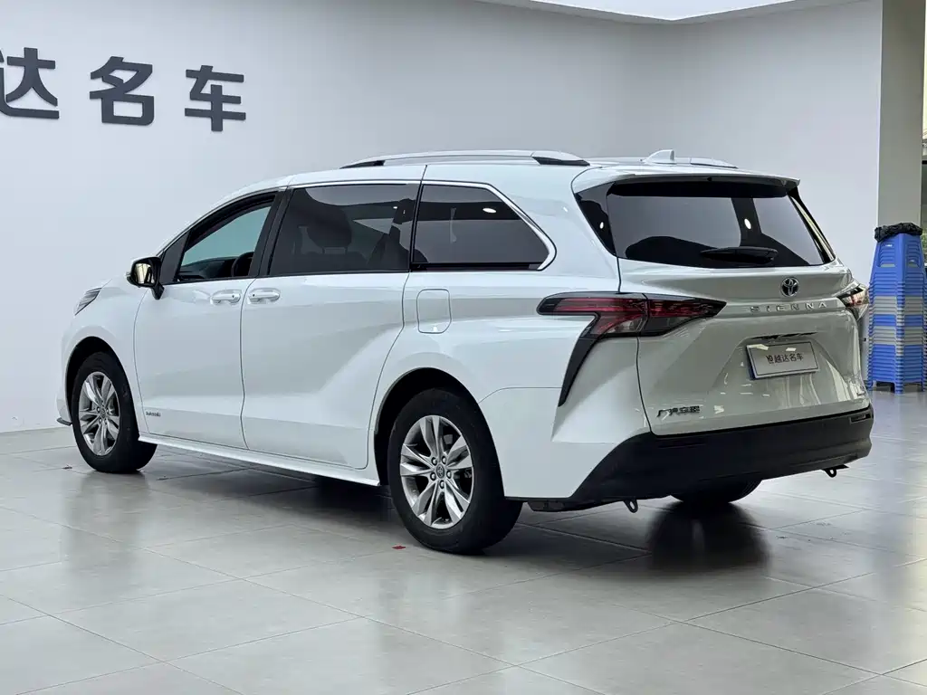 Toyota Sienna — миниатюра 20