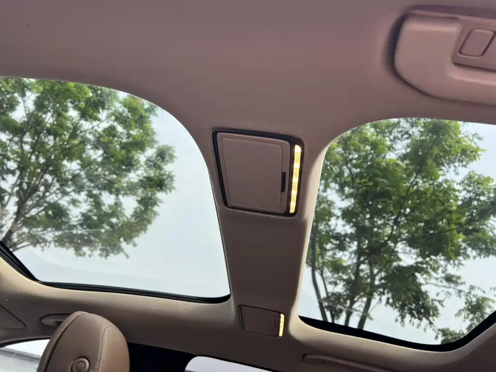Mercedes-Benz E-Class — миниатюра 10