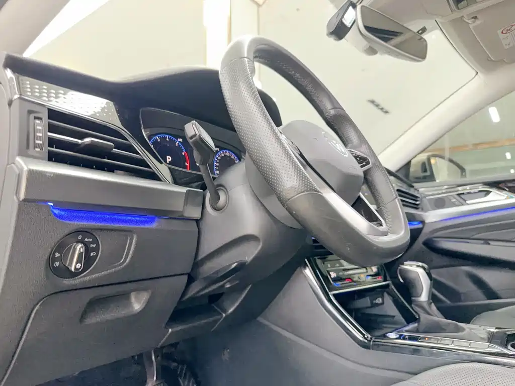 Volkswagen Passat 2022 330TSI Luxury