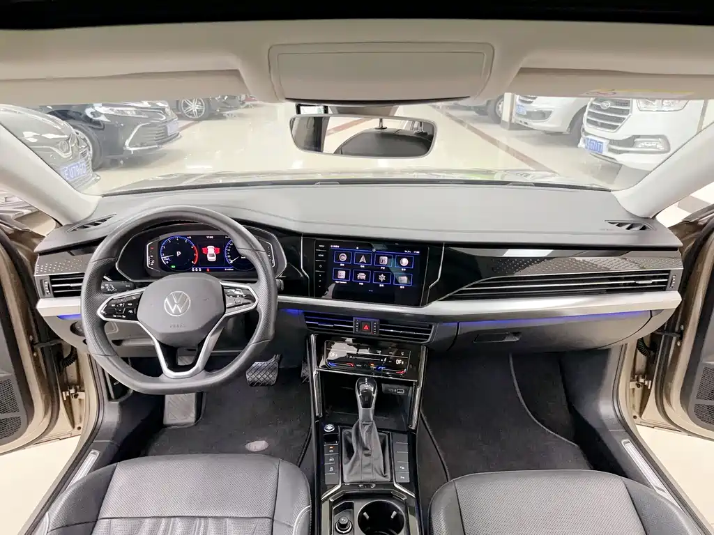 Volkswagen Passat 2022 330TSI Luxury