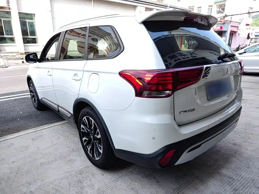 Mitsubishi Outlander — миниатюра 5