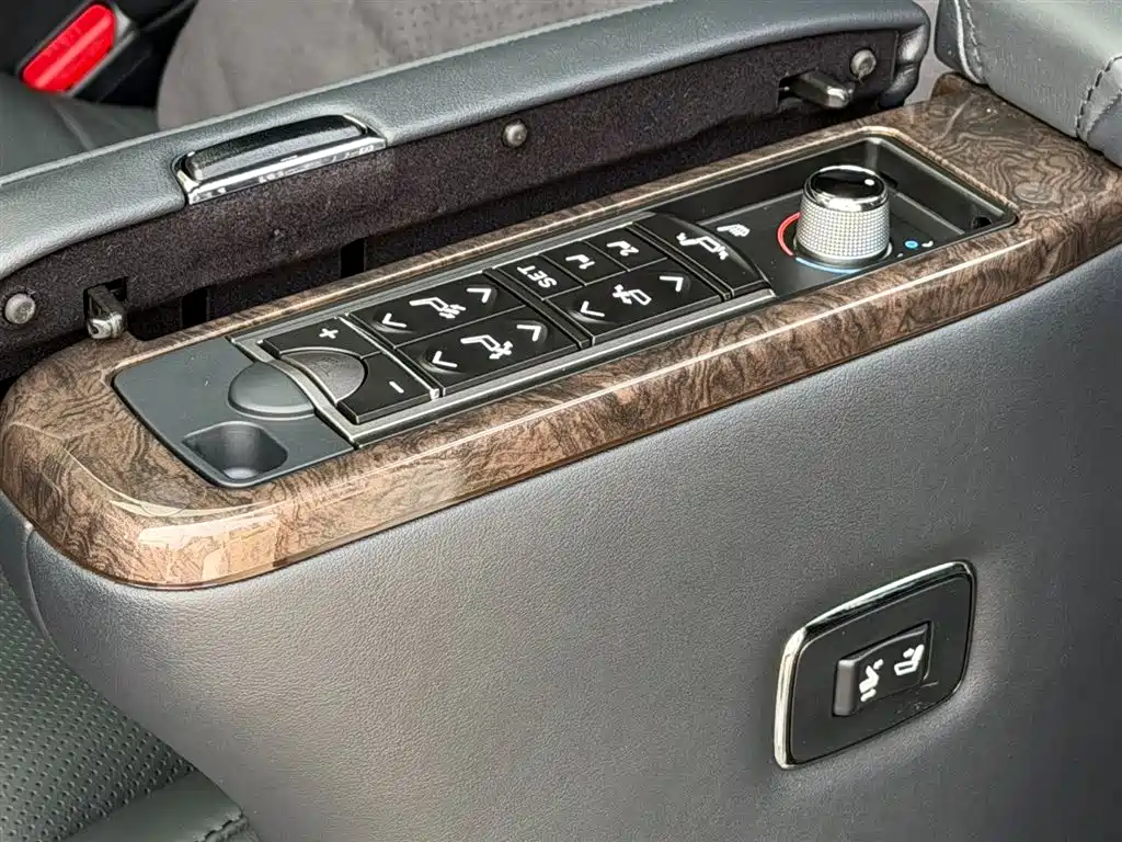 Toyota Alphard - фото 11