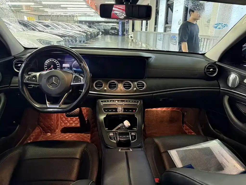 Mercedes-Benz E-Class — миниатюра 6