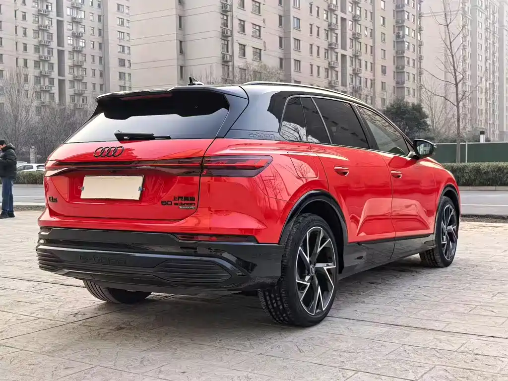 AUDI Q5 E TRON
