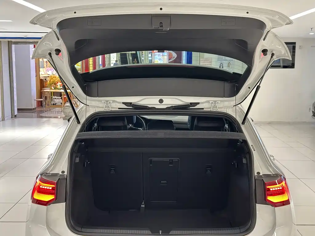 Volkswagen Golf — миниатюра 8