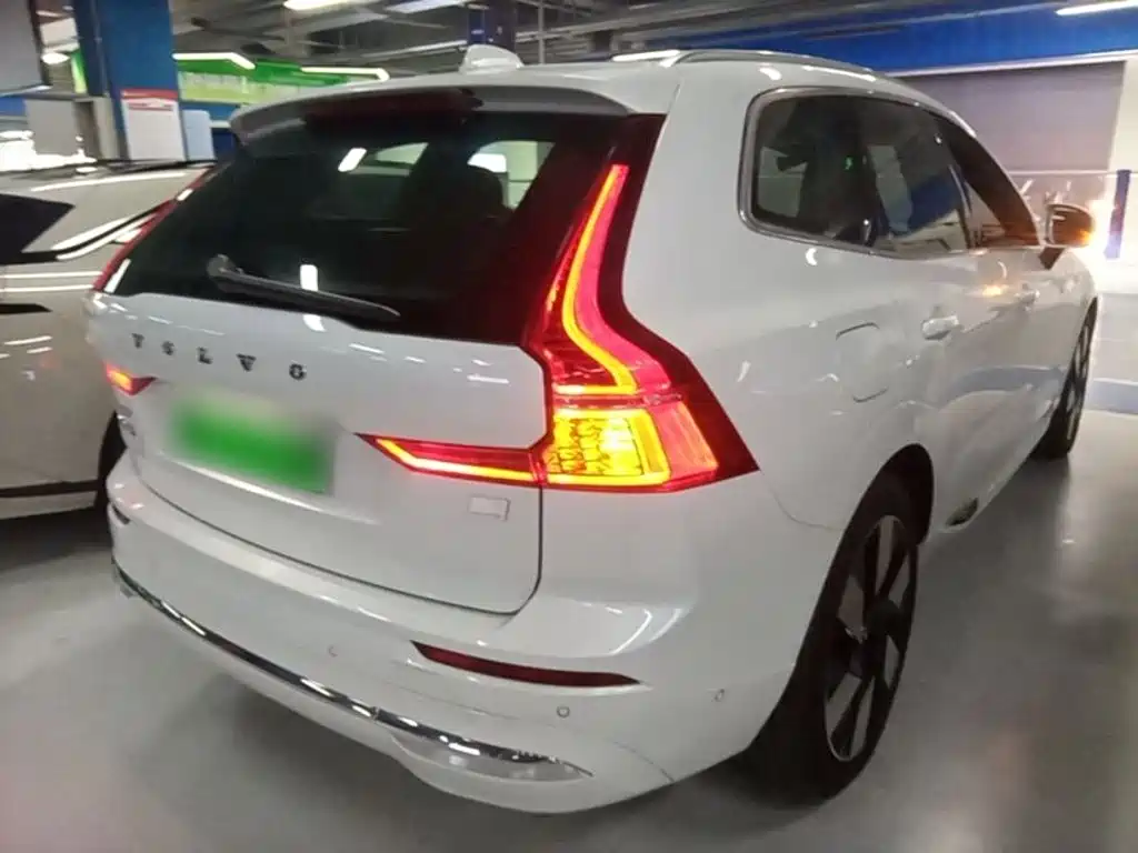 Volvo XC60 PHEV — миниатюра 7
