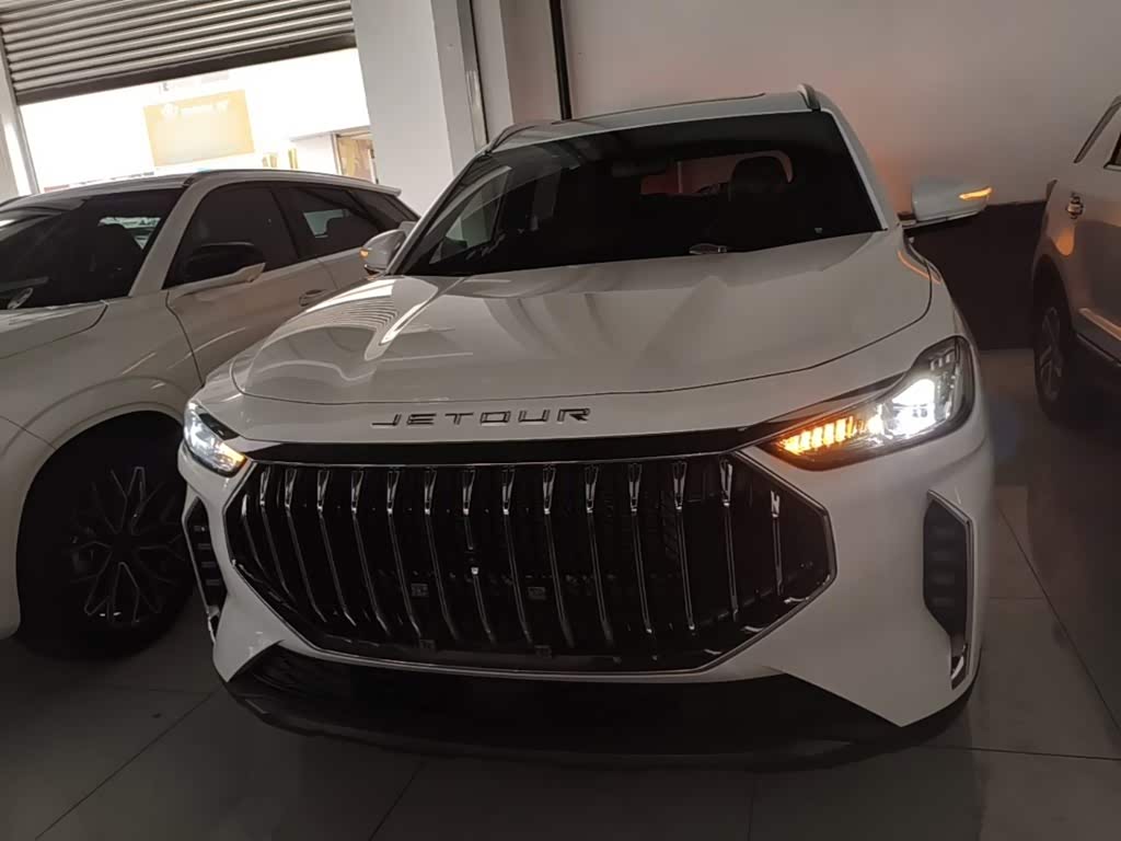 Jetour Jetour X70 PLUS 1.5 л 2024 г. Белый, пробег 30500 км