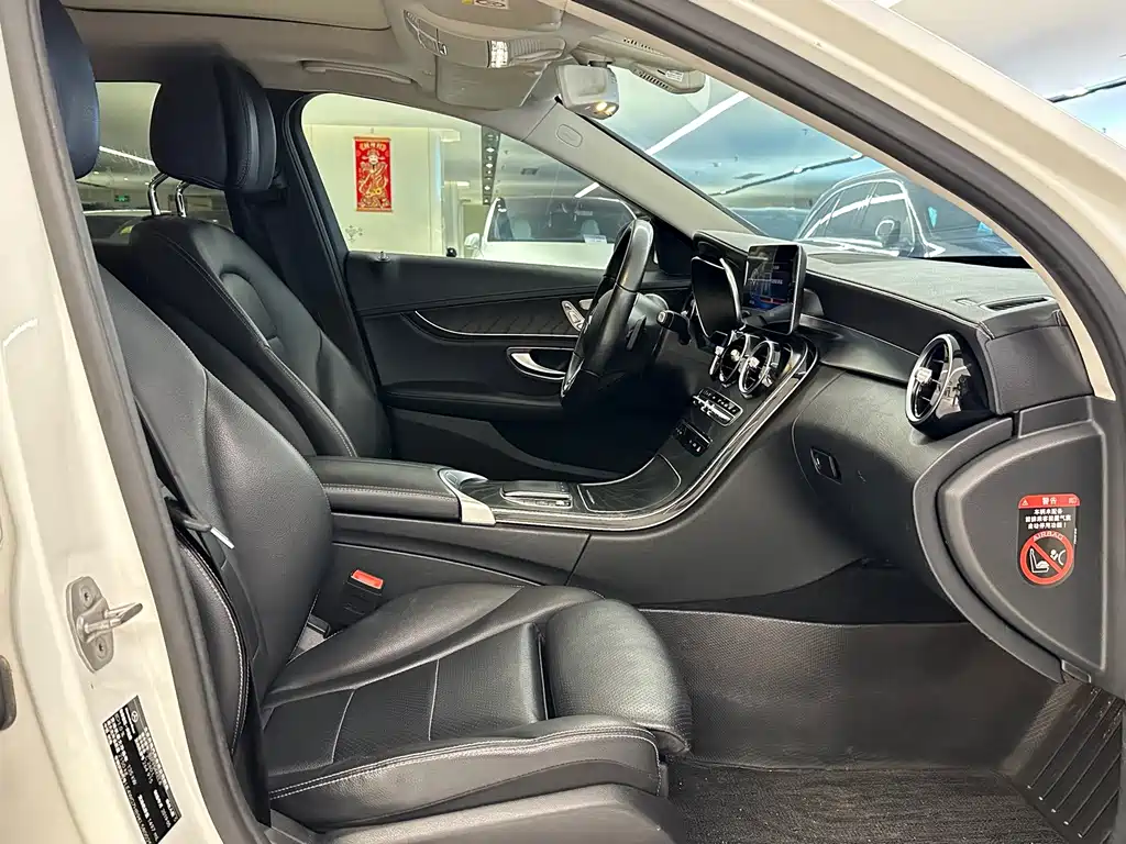 Mercedes-Benz C-Class — миниатюра 12