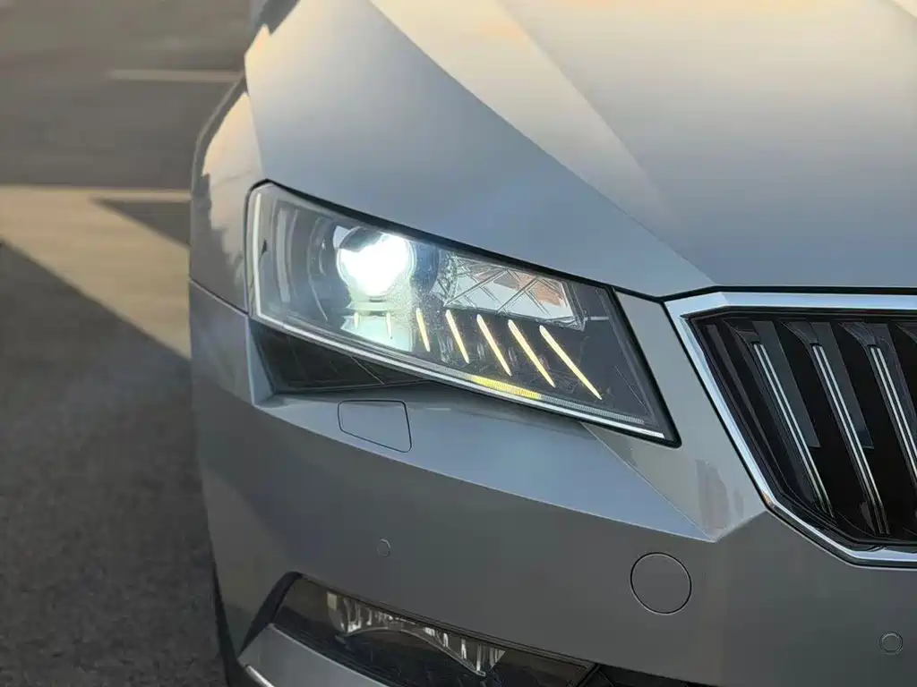 Skoda Superb — миниатюра 11