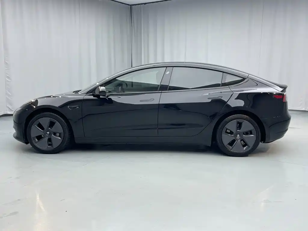 Tesla Model 3 — миниатюра 8
