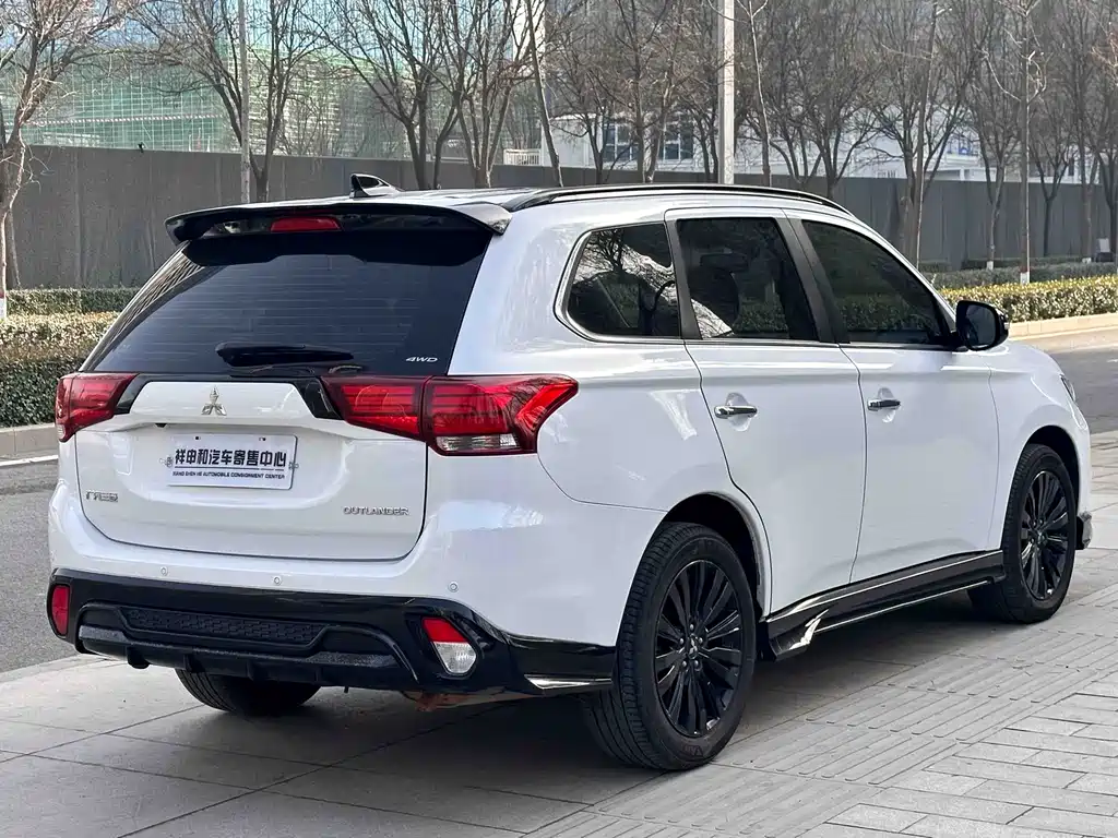 MITSUBISHI OUTLANDER