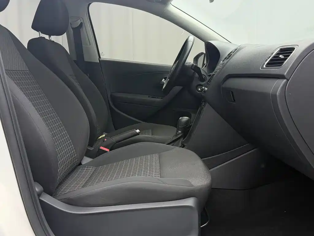 Volkswagen Polo — миниатюра 12