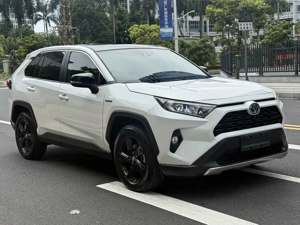 Toyota RAV4 2022 2.5L E-CVT Elite Plus