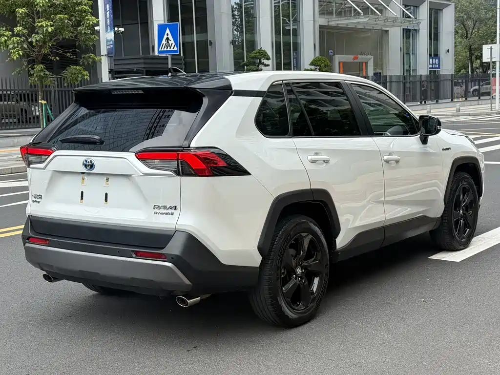 Toyota RAV4 2022 2.5L E-CVT Elite Plus