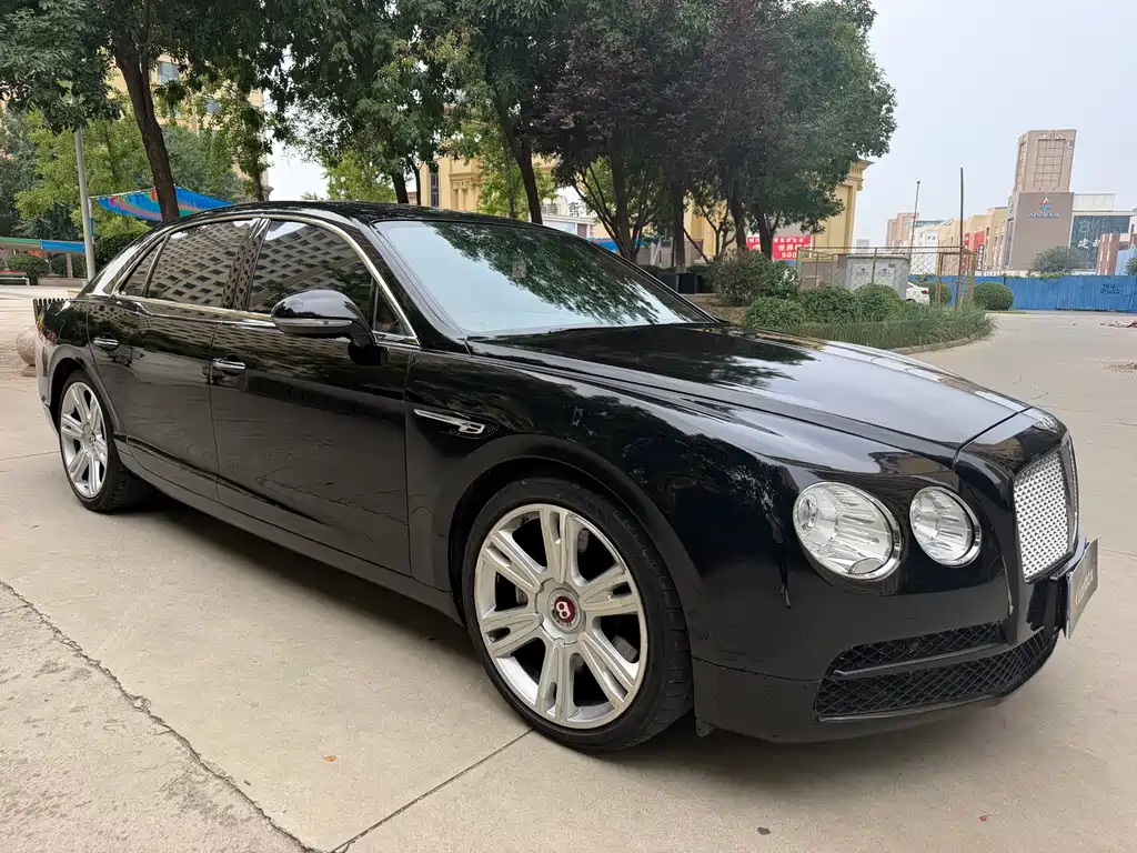 Bentley Flying Spur 4.0T V8 Premium Edition, фото 3