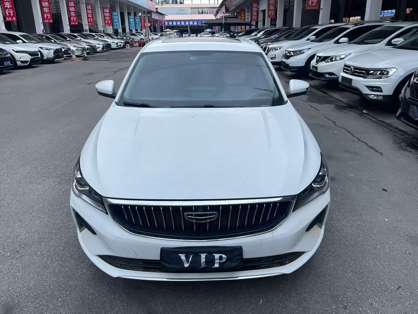 Geely Emgrand 1.5 л 2023 г. Белый, пробег 30000 км