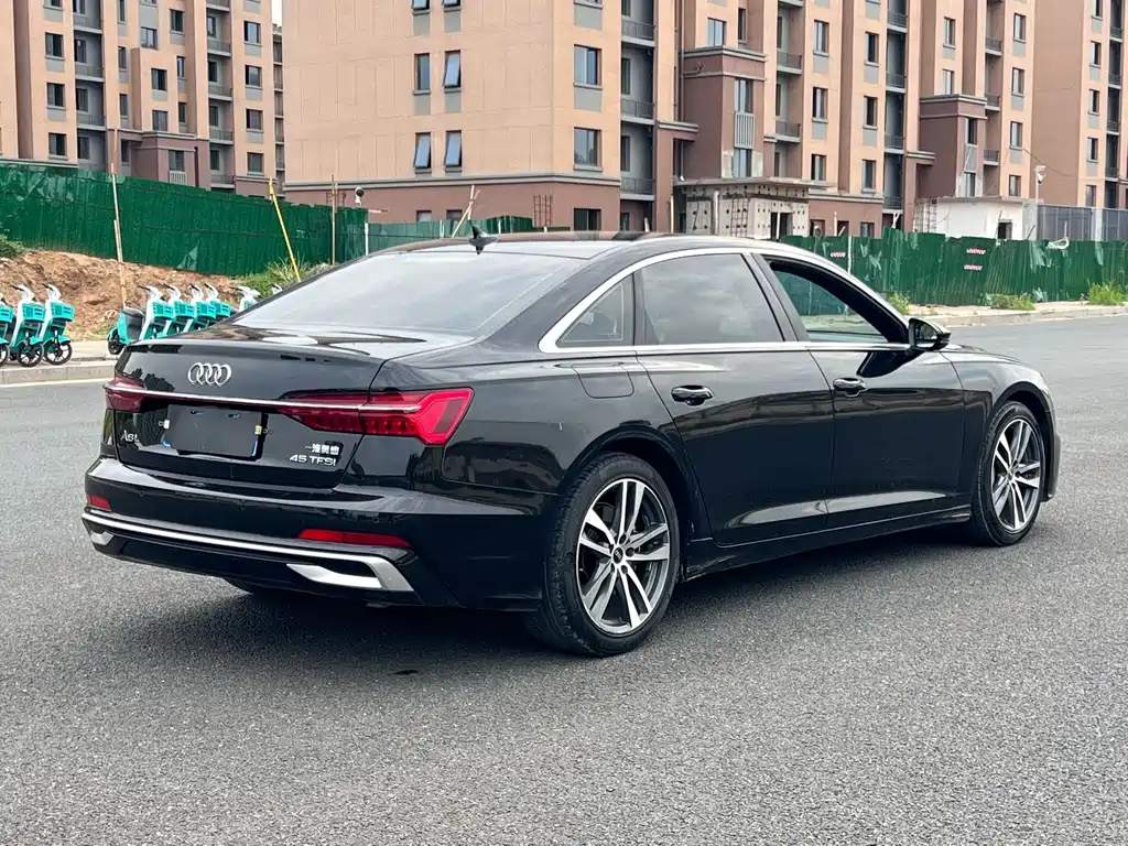 Audi A6L 2023 40 TFSI Luxury