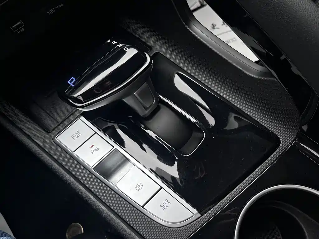 Hyundai Elantra — миниатюра 15