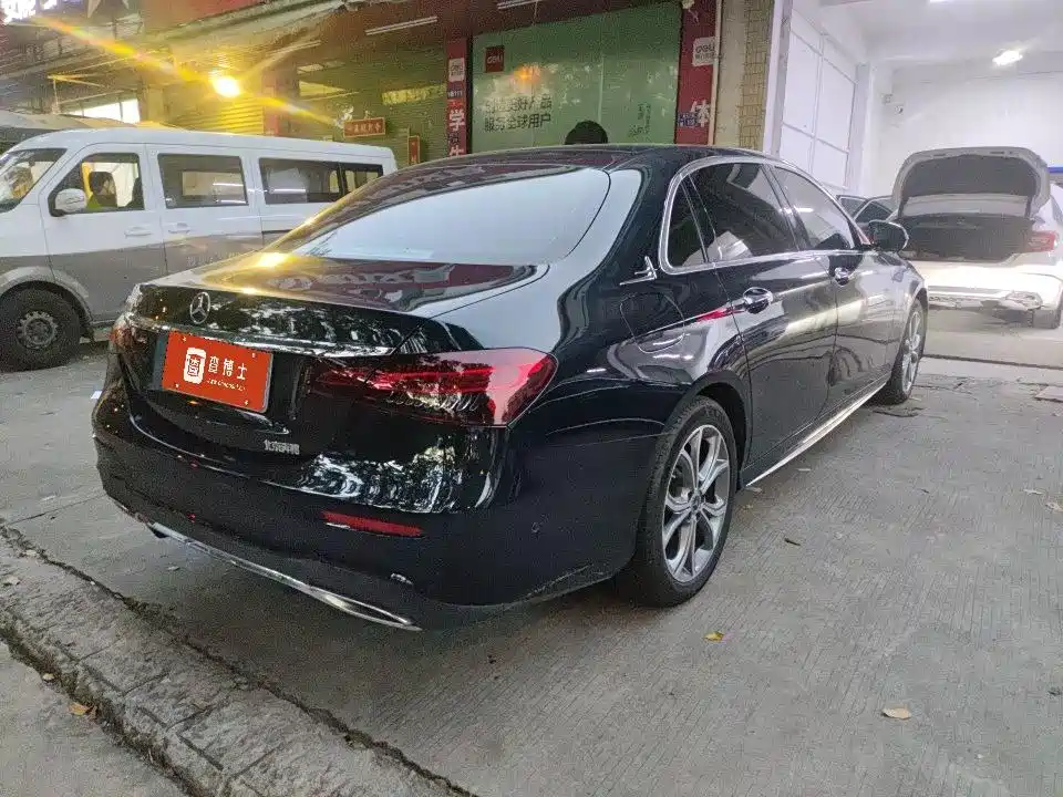 Mercedes-Benz E-Class — миниатюра 2