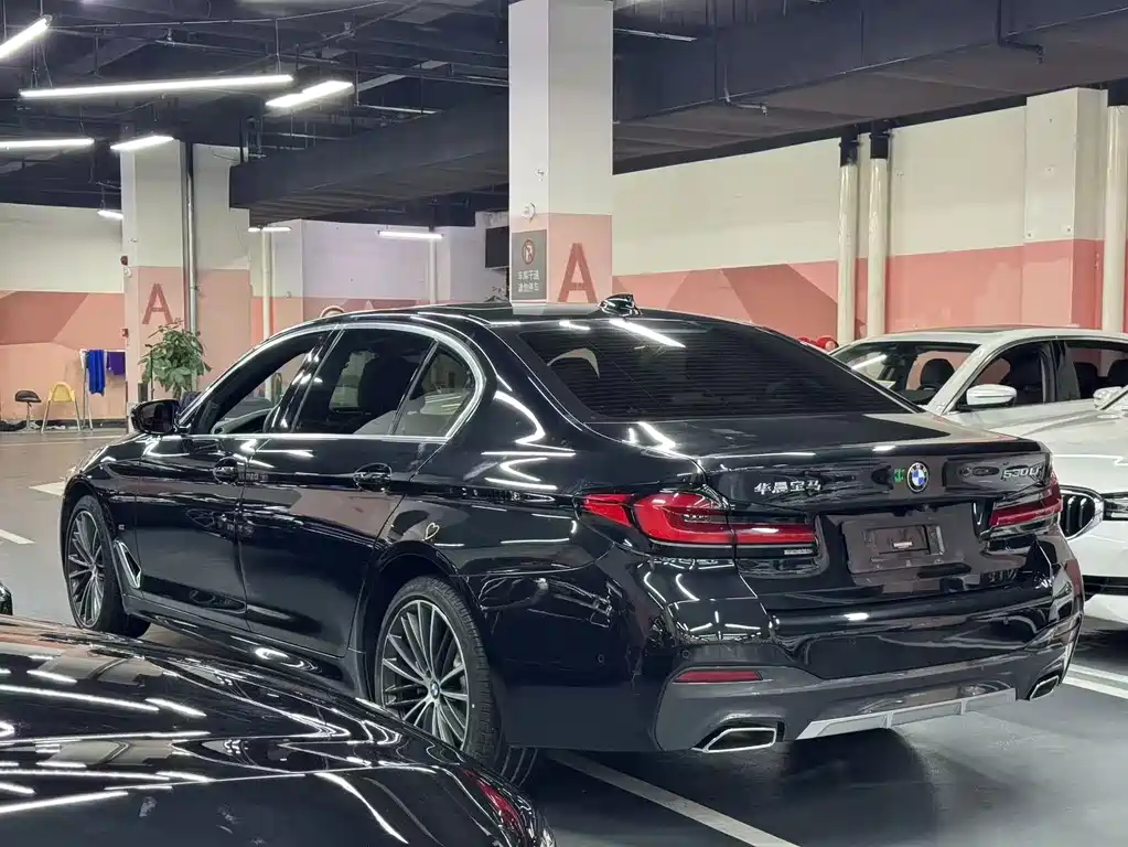 BMW 5 Series — миниатюра 8