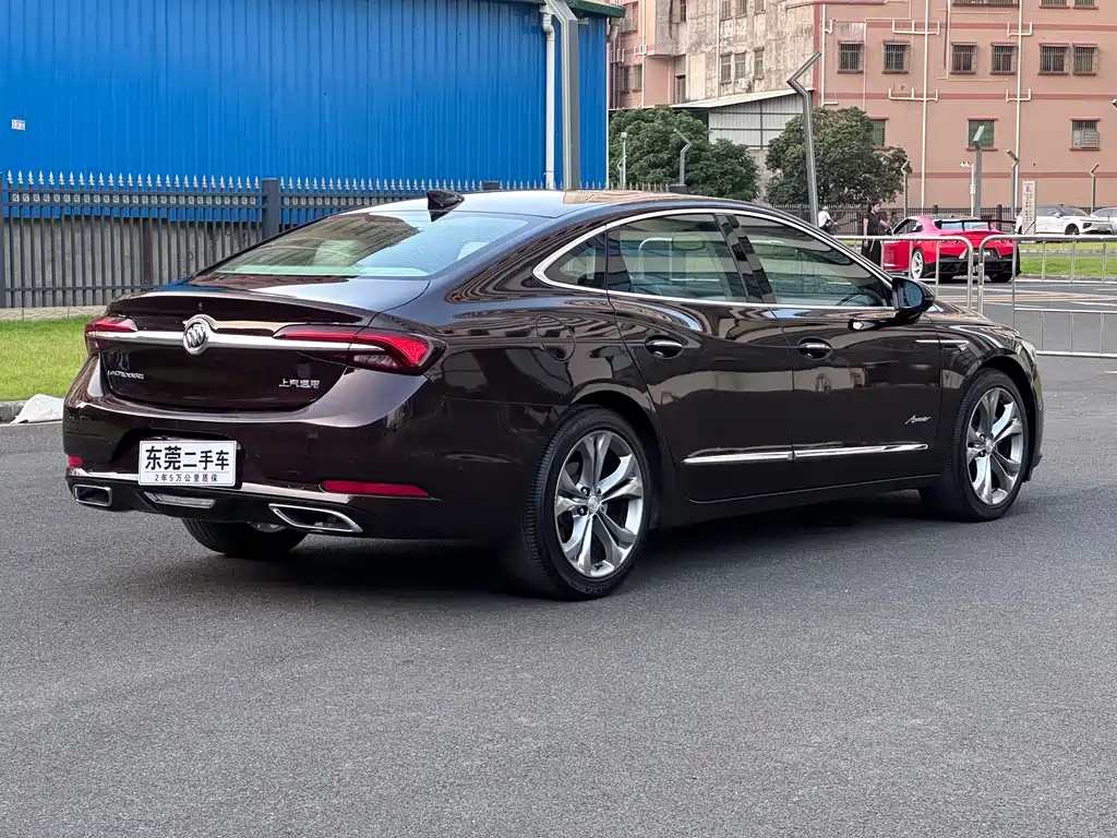Buick LaCrosse — миниатюра 10