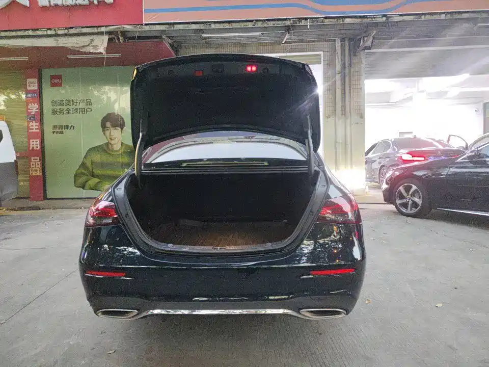 Mercedes-Benz E-Class — миниатюра 9