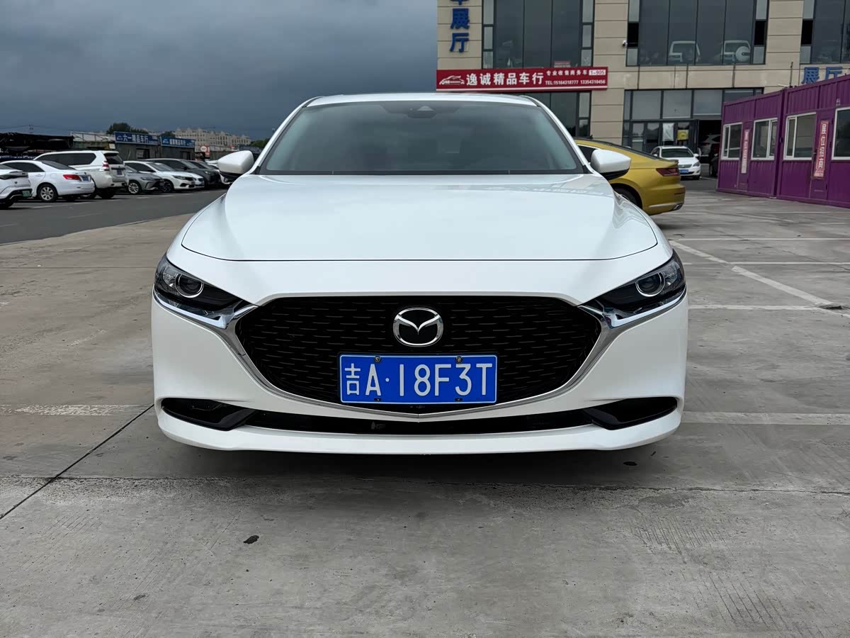 Mazda Mazda3 Axela 2.0 л 2022 г. Белый, пробег 26000 км