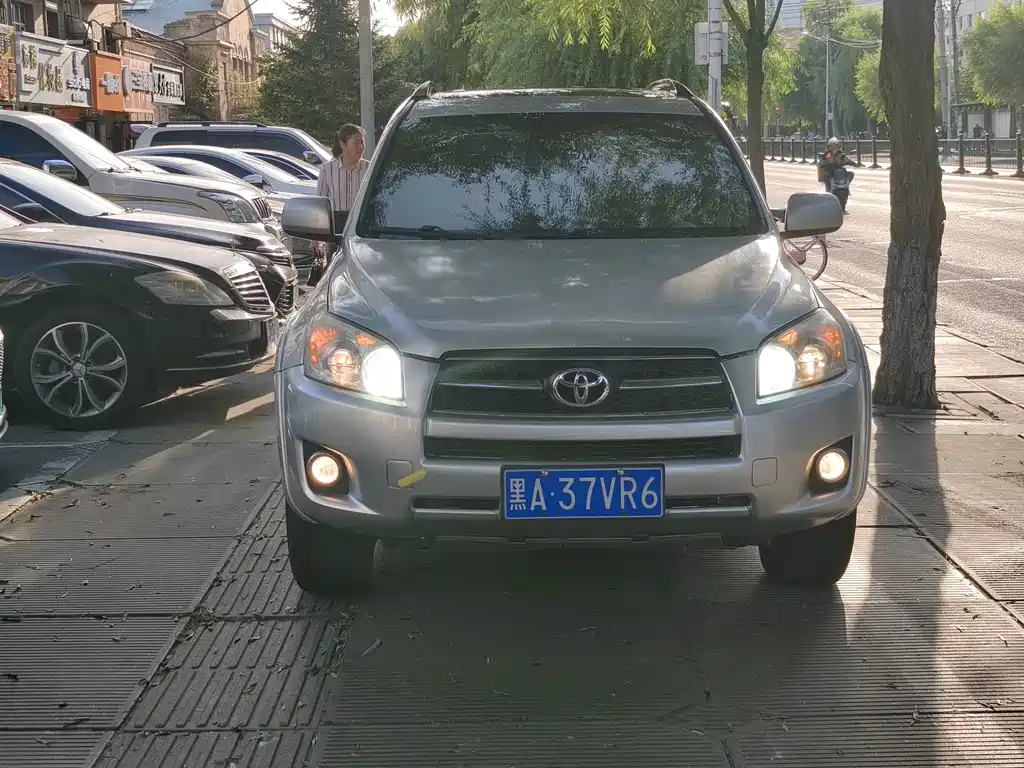 Toyota RAV4 — миниатюра 2