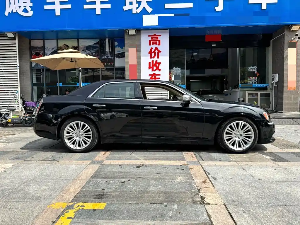 Chrysler 300C — миниатюра 4