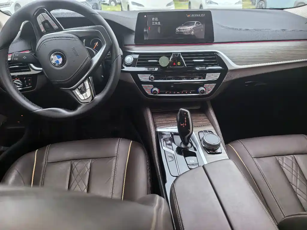 BMW 5 Series New Energy — миниатюра 6