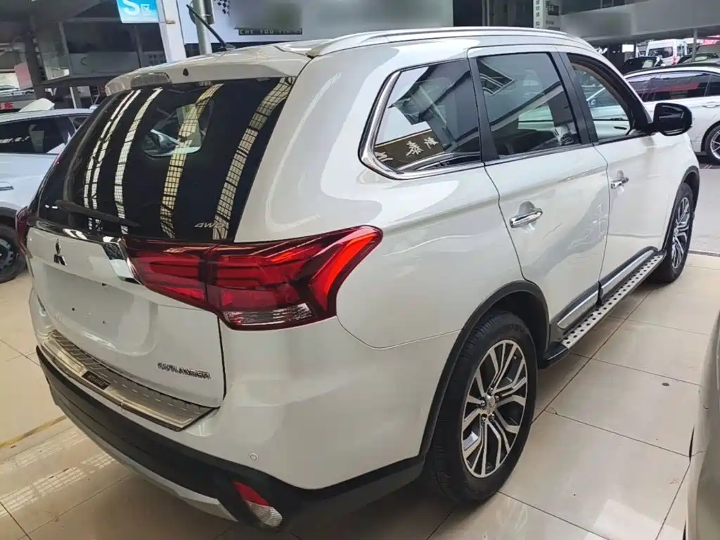 Mitsubishi Outlander — миниатюра 7
